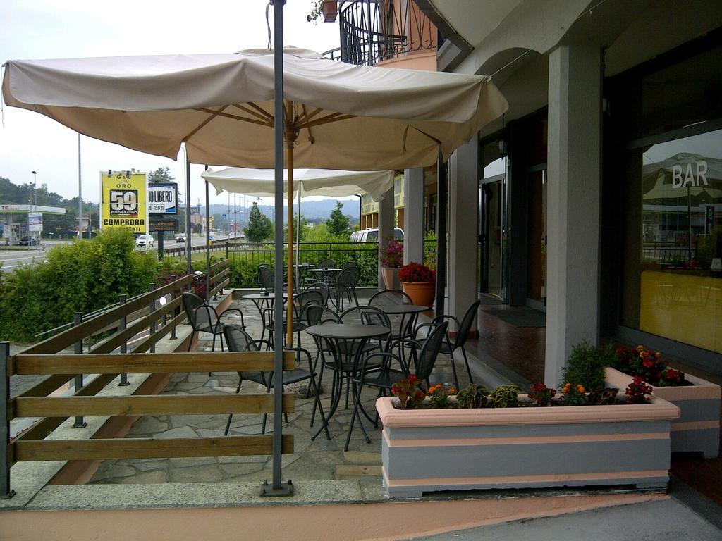 Hotel Lago Maggiore Castelletto sopra Ticino Bagian luar foto