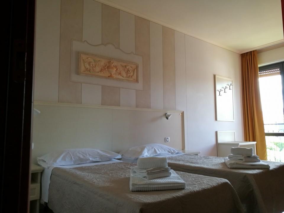 Hotel Lago Maggiore Castelletto sopra Ticino Bagian luar foto