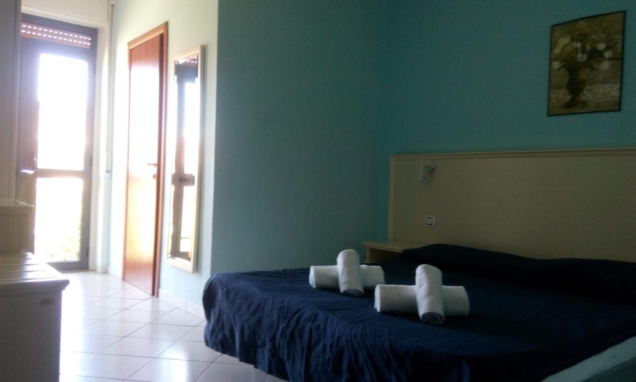 Hotel Lago Maggiore Castelletto sopra Ticino Bagian luar foto