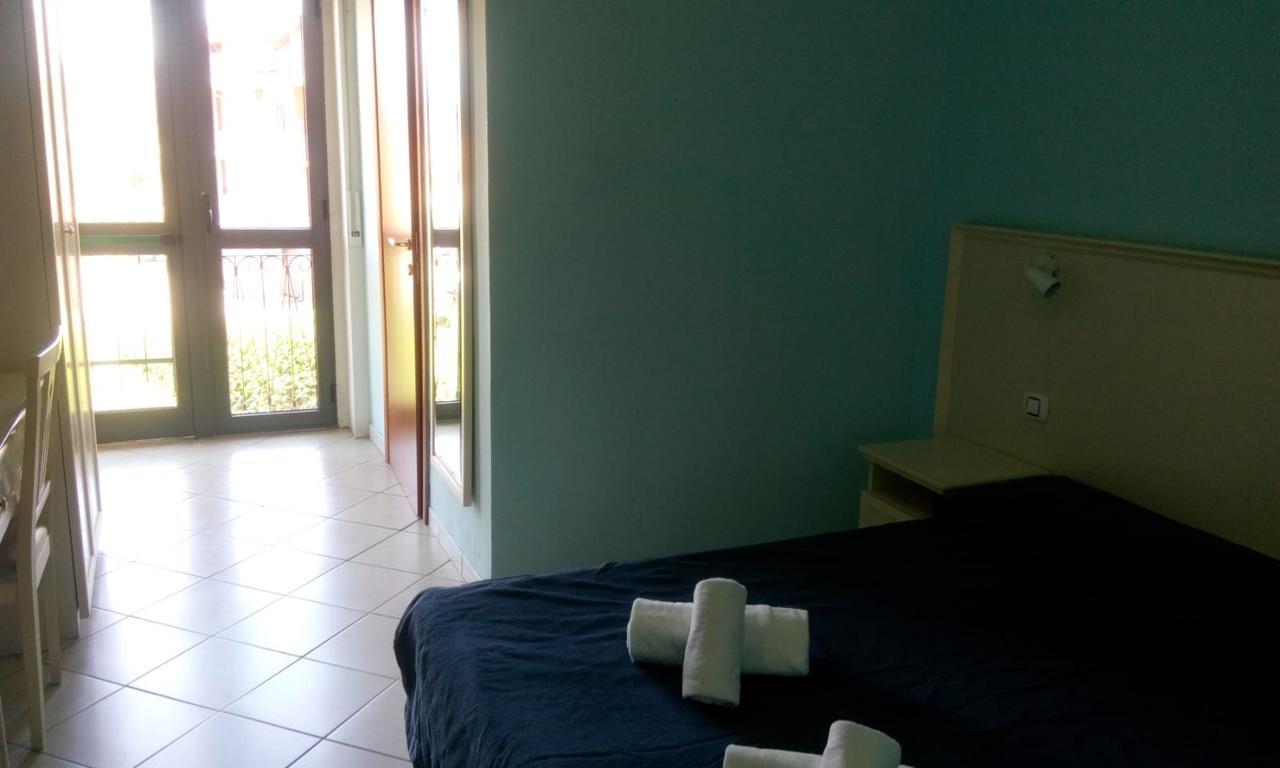 Hotel Lago Maggiore Castelletto sopra Ticino Bagian luar foto