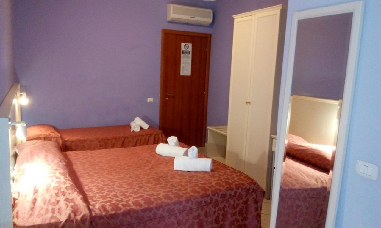 Hotel Lago Maggiore Castelletto sopra Ticino Bagian luar foto