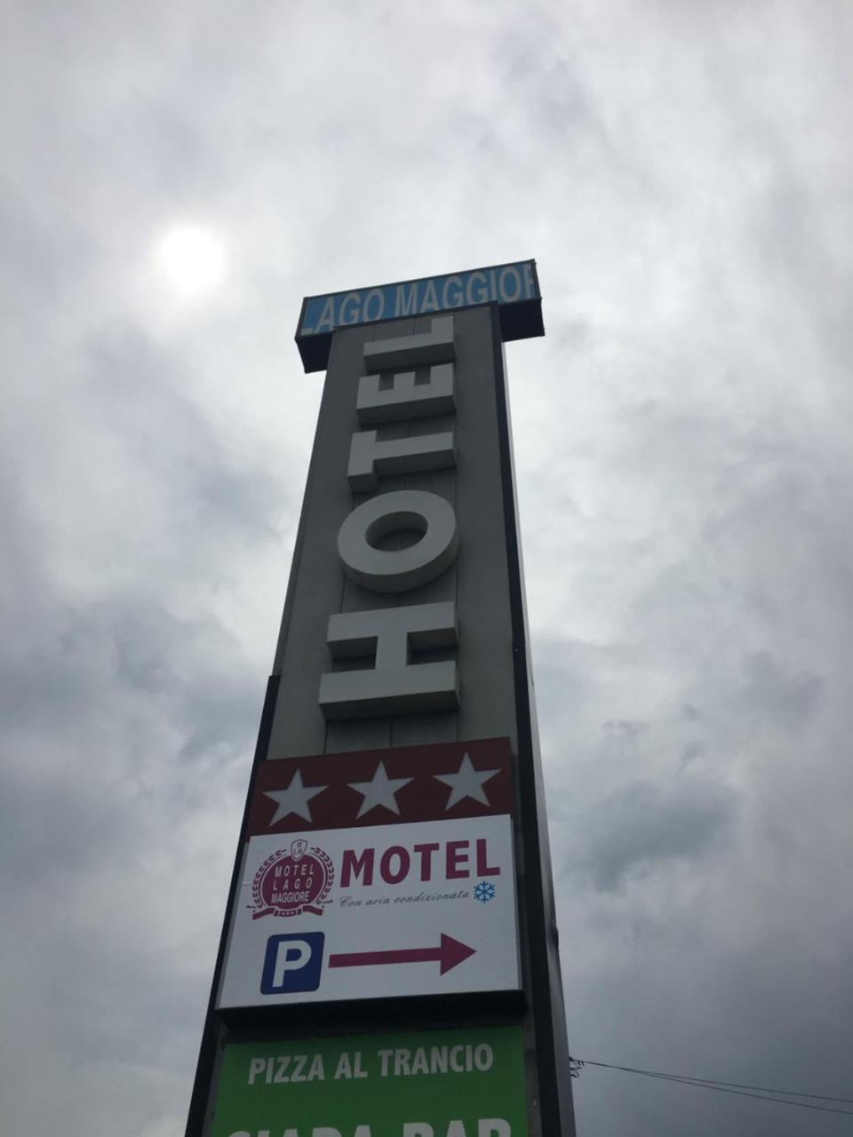 Hotel Lago Maggiore Castelletto sopra Ticino Bagian luar foto