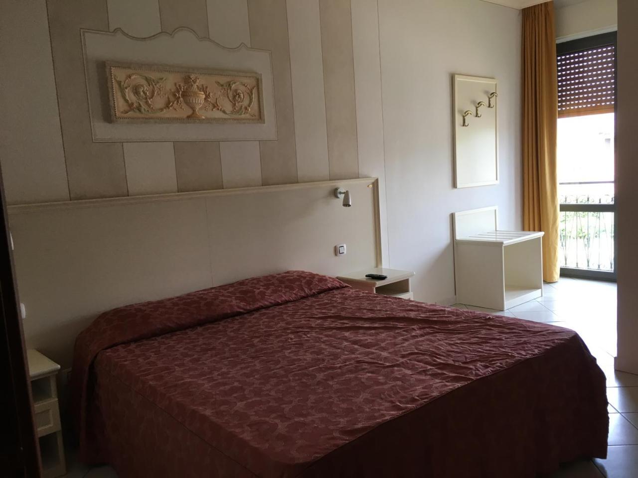 Hotel Lago Maggiore Castelletto sopra Ticino Bagian luar foto